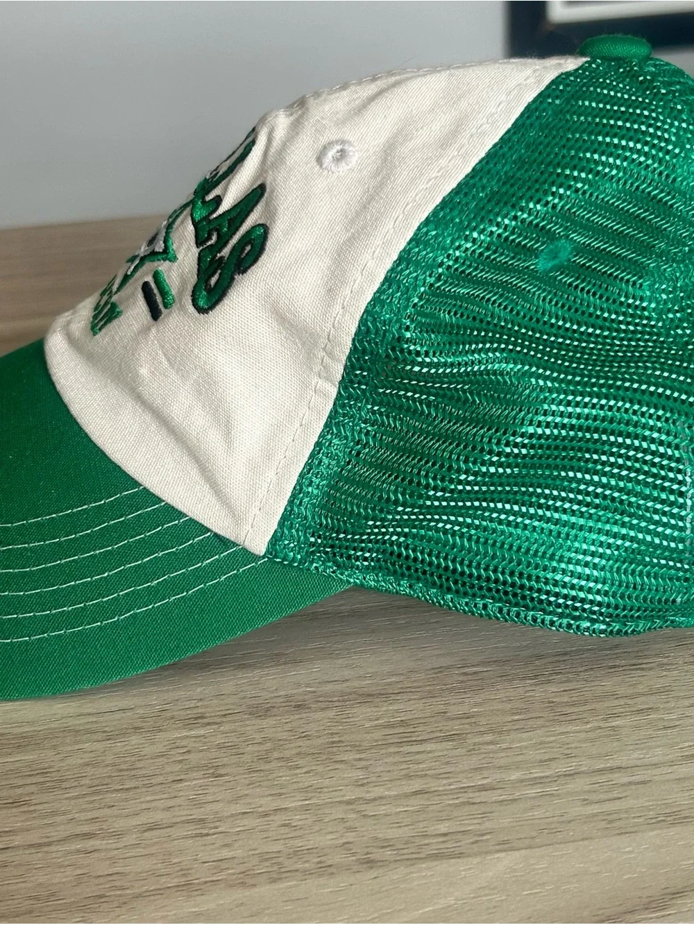 Dallas Stars NHL Hockey Mens Trucker Hat Snapback Green Cream Embroidered Cap